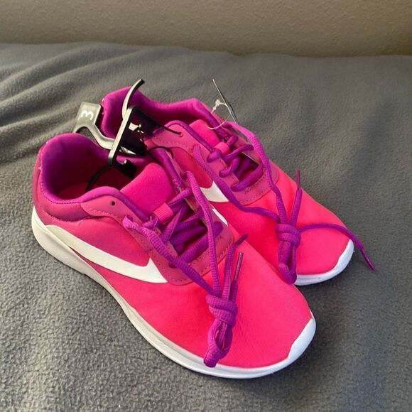 Girls Pink Athletic Shoes Sneaker Size 3 - Picture 1 of 2